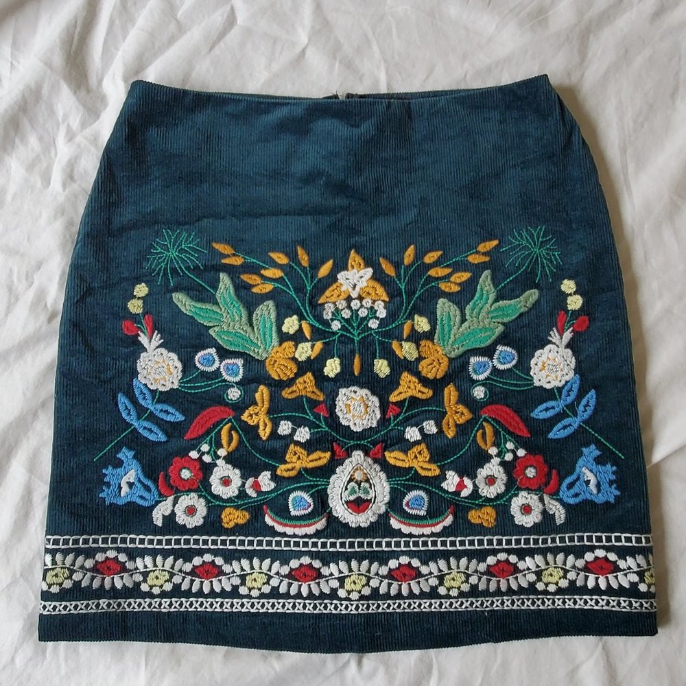 Simplee Green Embroidered Corduroy Mini Skirt Sz S